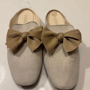 Fashion Beige Loafers with Brown Bow
